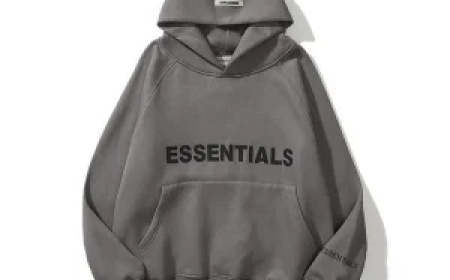 The Ultimate Comfort: Men’s Essentials Hoodie – Soft Touch Cotton Blend