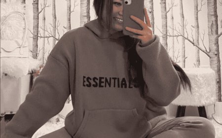 Essentials Hoodie: A Streetwear Staple Redefined